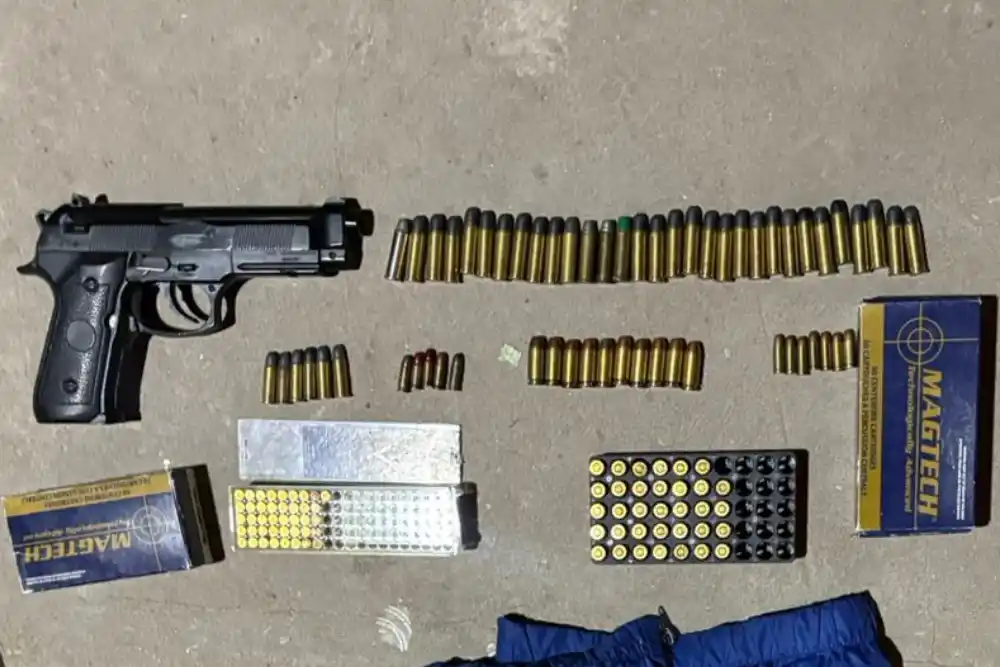 Balearon una vivienda en zona noroeste y detuvieron a una joven con múltiples balas