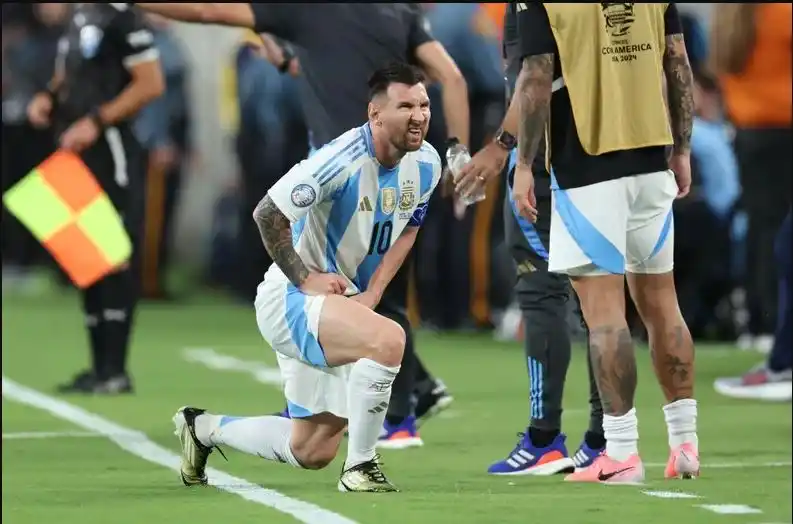 El capitán aquejó una molestia muscular durante gran parte del juego con Chile.
