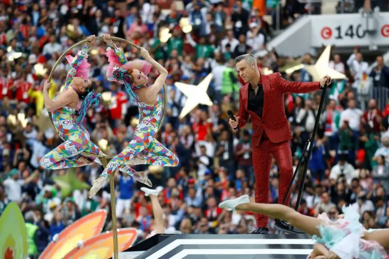 Robbie Williams animó la ceremonia inaugural del Mundial