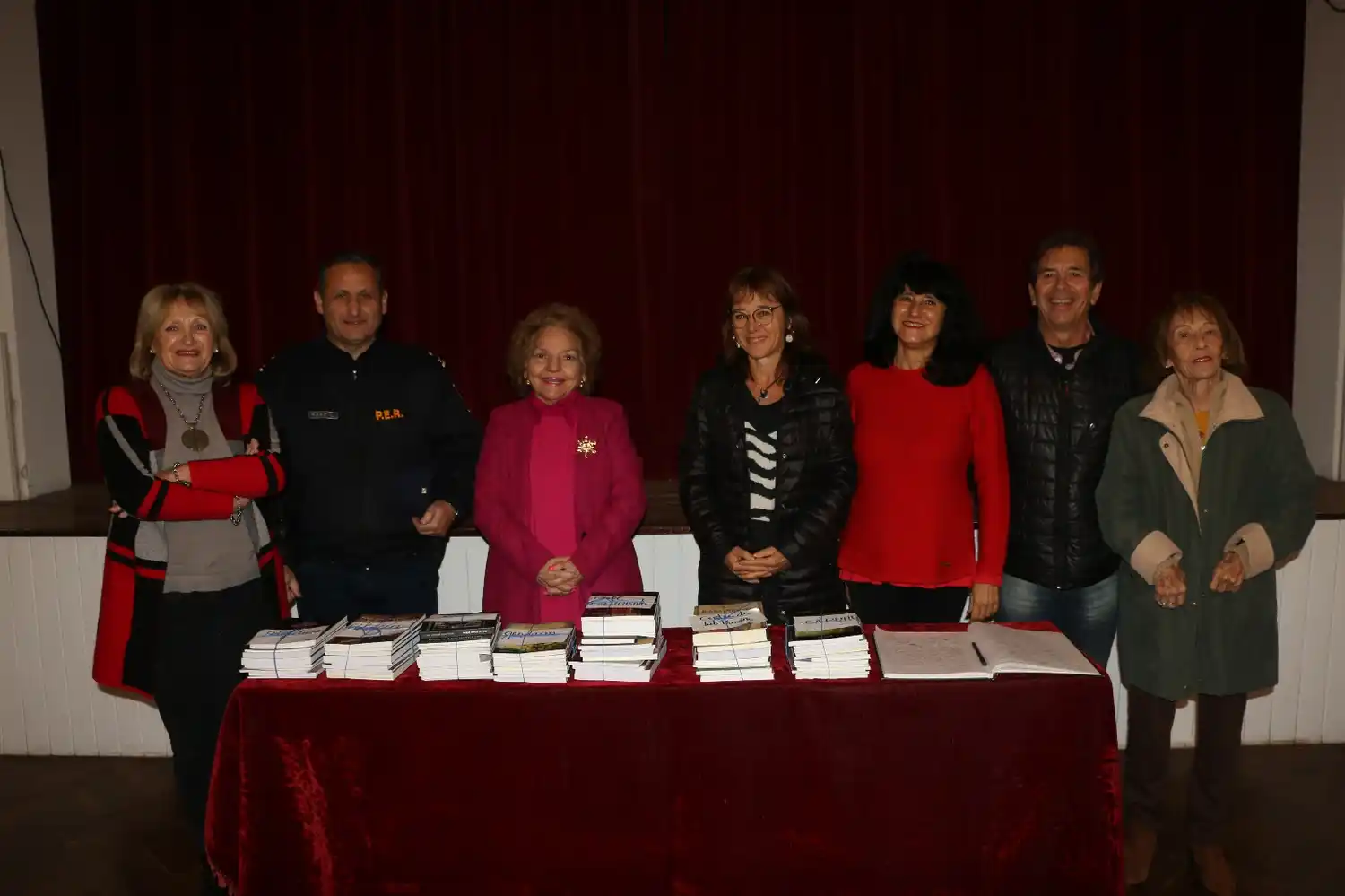 La filial de Sade en Gualeguaychú entregó libros a instituciones y establecimientos educativos