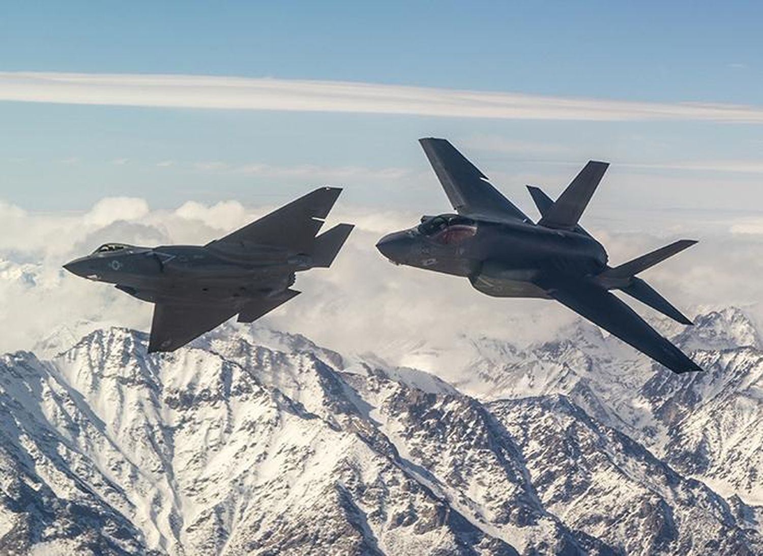 Se graduó la primera promoción del curso TOPGUN para el Lockheed Martin F-35C