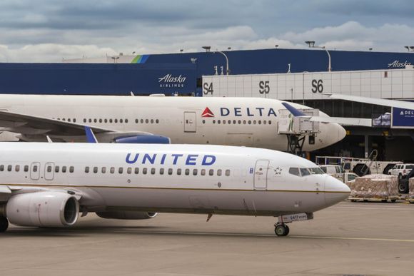 Christmas without flights, United and Delta cancel more than 300 flights