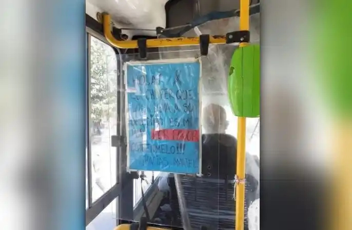 El tierno cartel de la hija de un colectivero en La Matanza: "Quien los lleva es mi papá, por favor cuídenmelo"