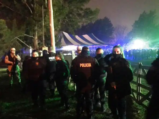 Clausuraron fiesta clandestina en Berisso con más de 1.500 personas