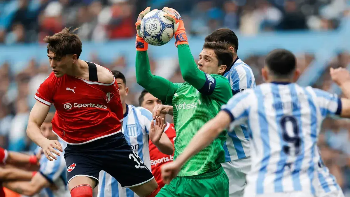 Racing e Independiente empataron 1-1 en el clásico de Avellaneda