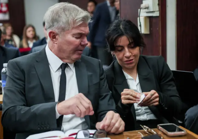 Gianinna Maradona, junto a su abogado Fernando Burlando (Foto: Reuters).