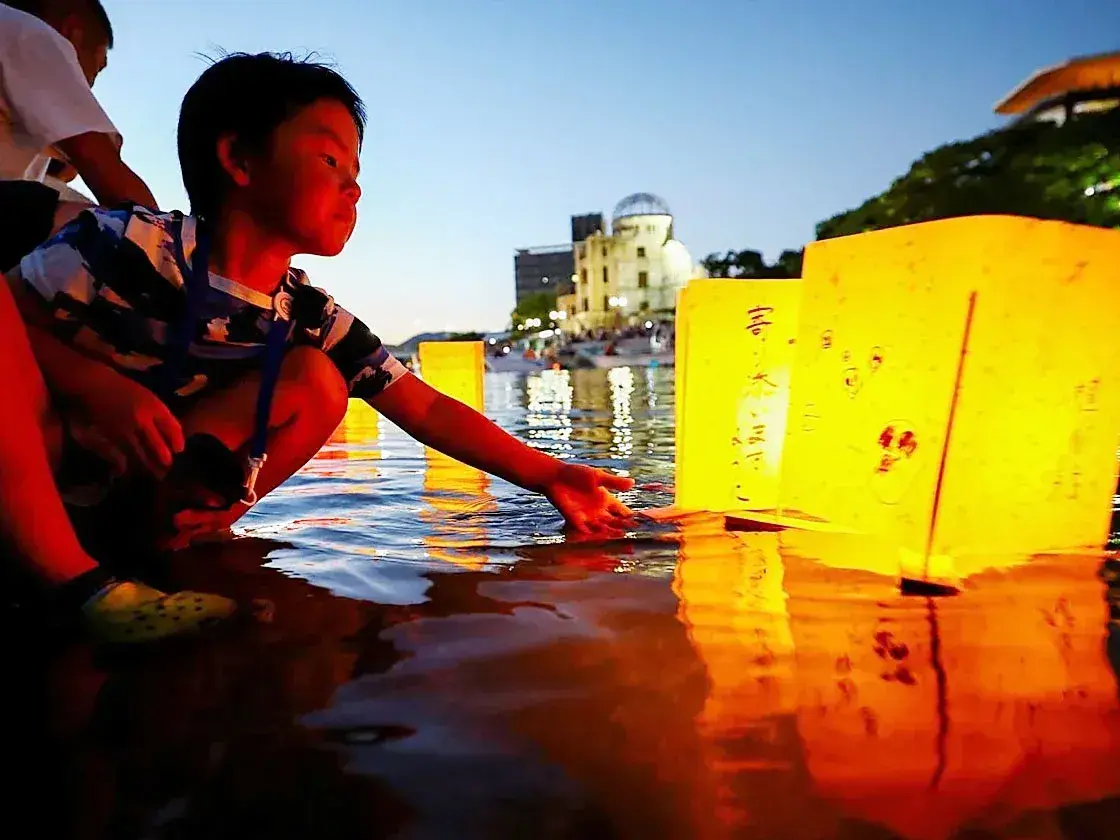 Japón recuerda la bomba atómica de Hiroshima en pleno debate sobre las armas nucleares
