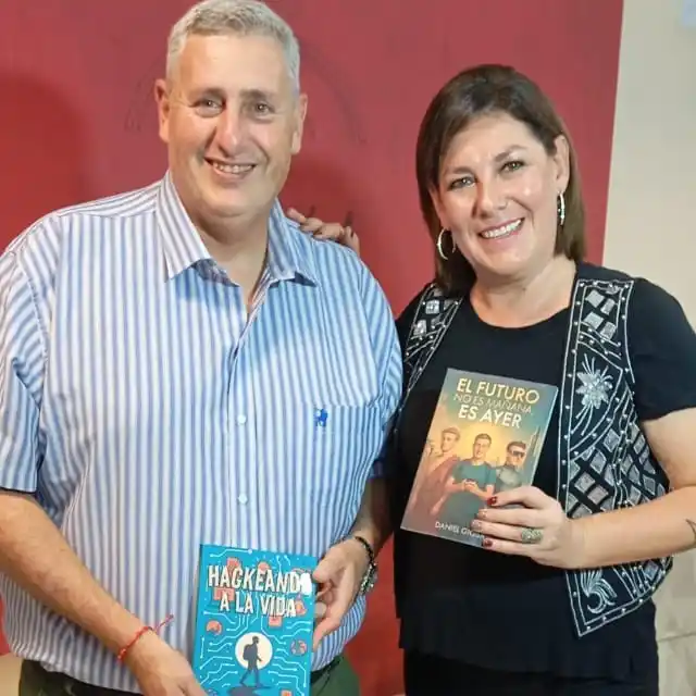 Daniel Giosa presentó sus libros en Crespo y compartió su historia en “La Hora Dorada”