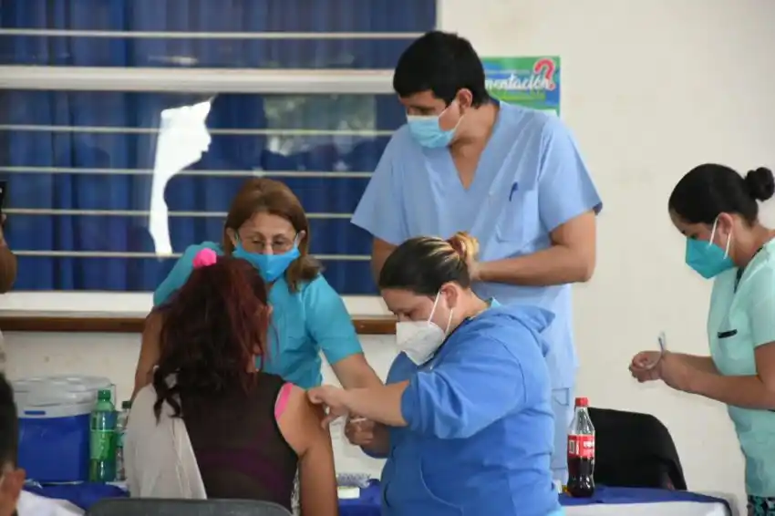 Sin pausas, la vacunación continúa este sábado