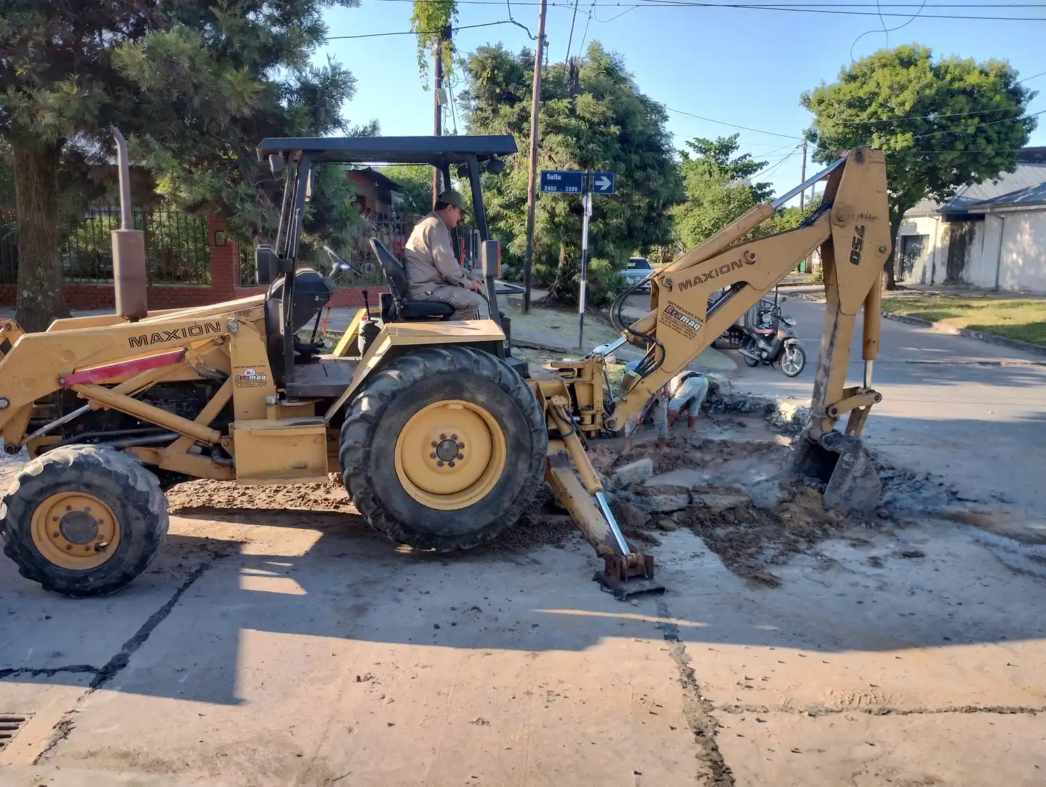Avanzan los trabajos para recomponer el asfalto en diferentes puntos de la ciudad