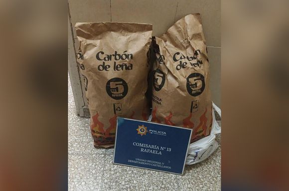 Listo para el asado: sorprendieron a un menor con bolsas de carbón y terminó en la comisaría