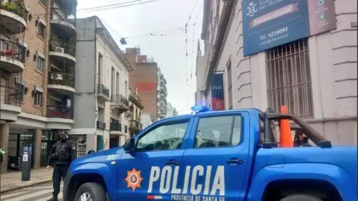 Una falsa amenaza de bomba obligó evacuar a 600 alumnos de un colegio en Rosario