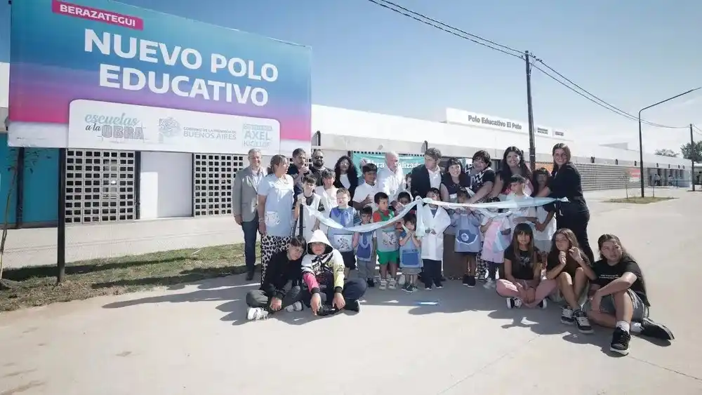 Axel Kicillof inaugura un polo educativo.