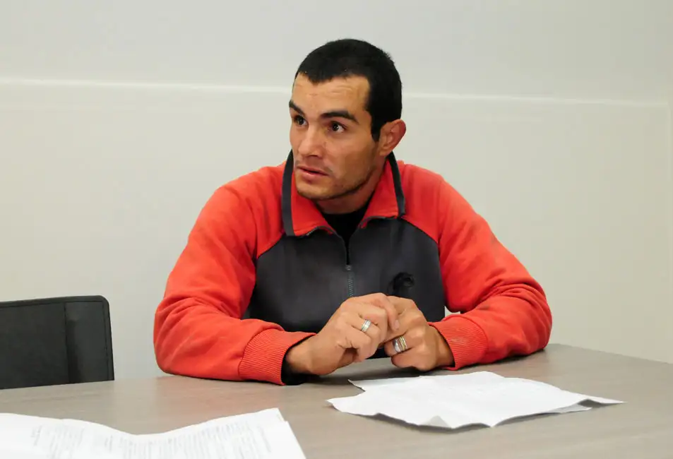 Denuncia que allanaron su casa sin una orden y acusa a la policía de querer meterlo preso