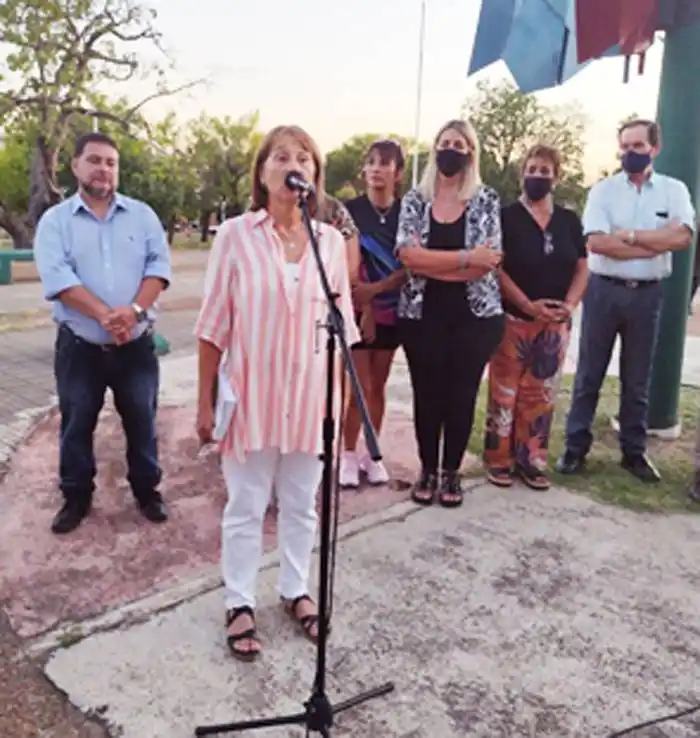 DEBEMOS CONSTRUIR MEMORIA  HIST�RICA COLECTIVA 