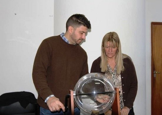 Sortean 115.000 pesos entre contribuyentes cumplidores de Exaltación de la Cruz