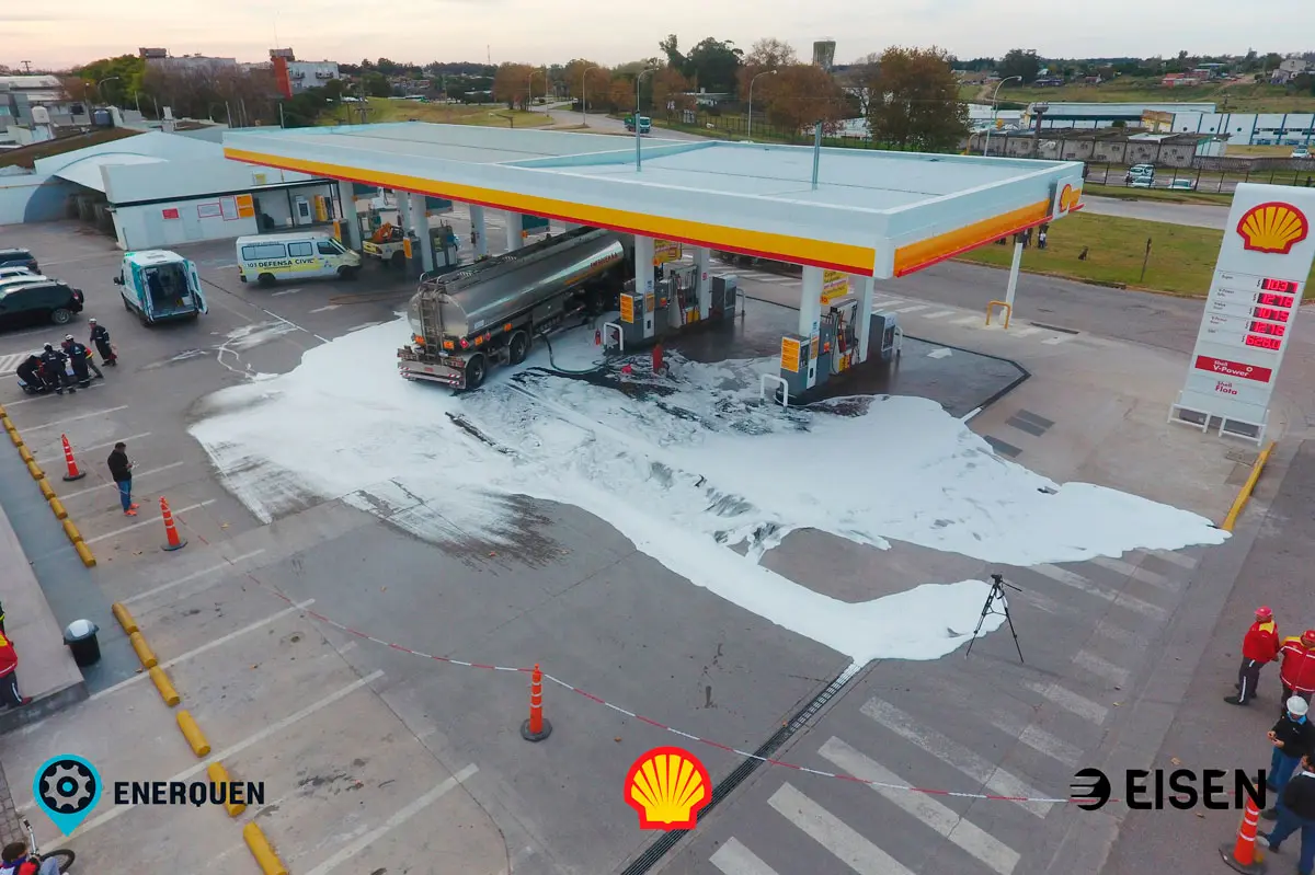 Simularon un derrame de combustible