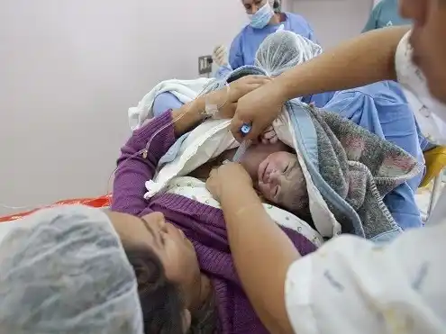 La fecha busca generar conciencia sobre prevenir muertes maternas, que alcanzan un alarmante número de 300.000 casos anuales en todo el mundo.