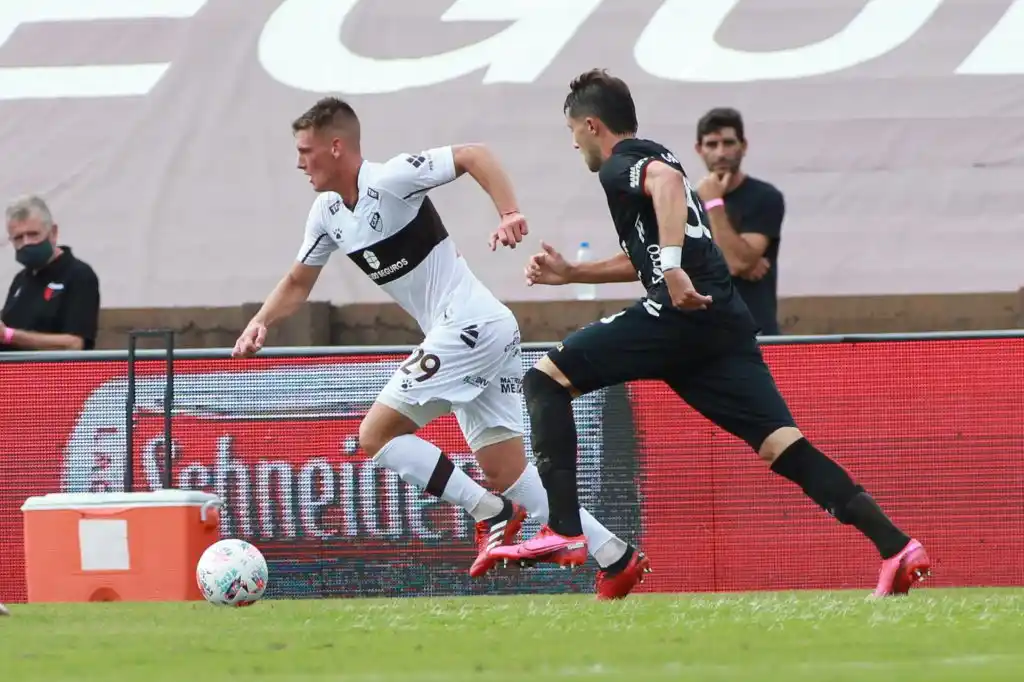 Colón lo dio vuelta y se consolida en lo alto