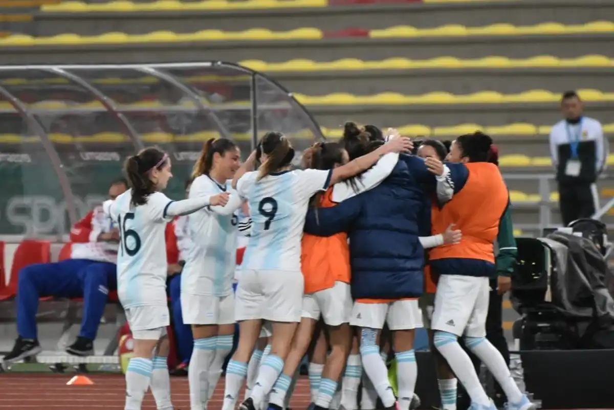 La Selección Femenina goleó a Paraguay y se metió en la final