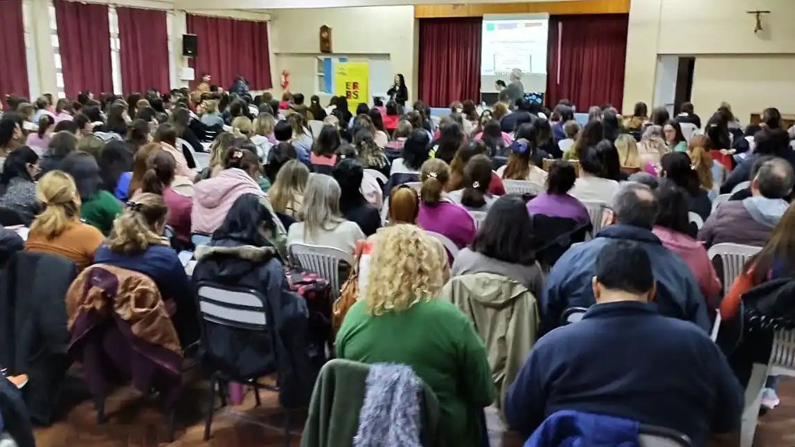 Docentes participaron de un taller sobre evaluación en el marco del ciclo de charlas de AGMER