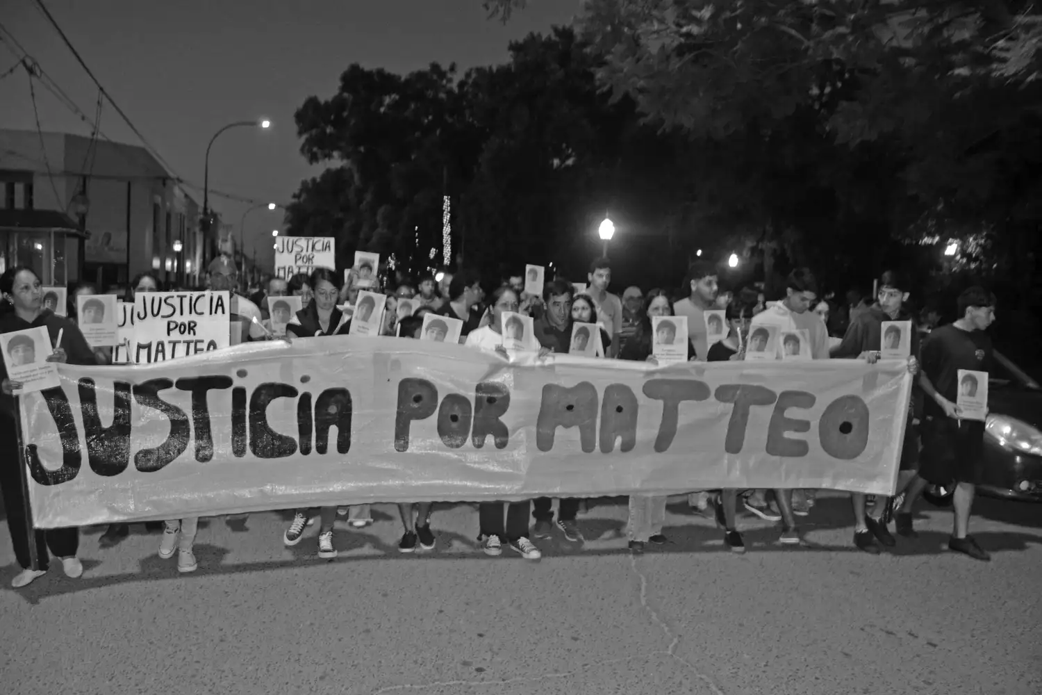 Una familia que no baja los brazos: nueva marcha para pedir justicia por Matteo Rothar