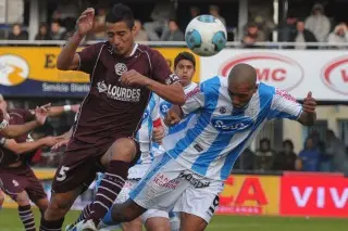 Lanús sufrió y perdió por goleada