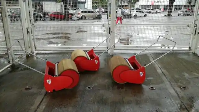 Rivales, no enemigos: así son los rodillos que River le prestó a Boca para secar la Bombonera