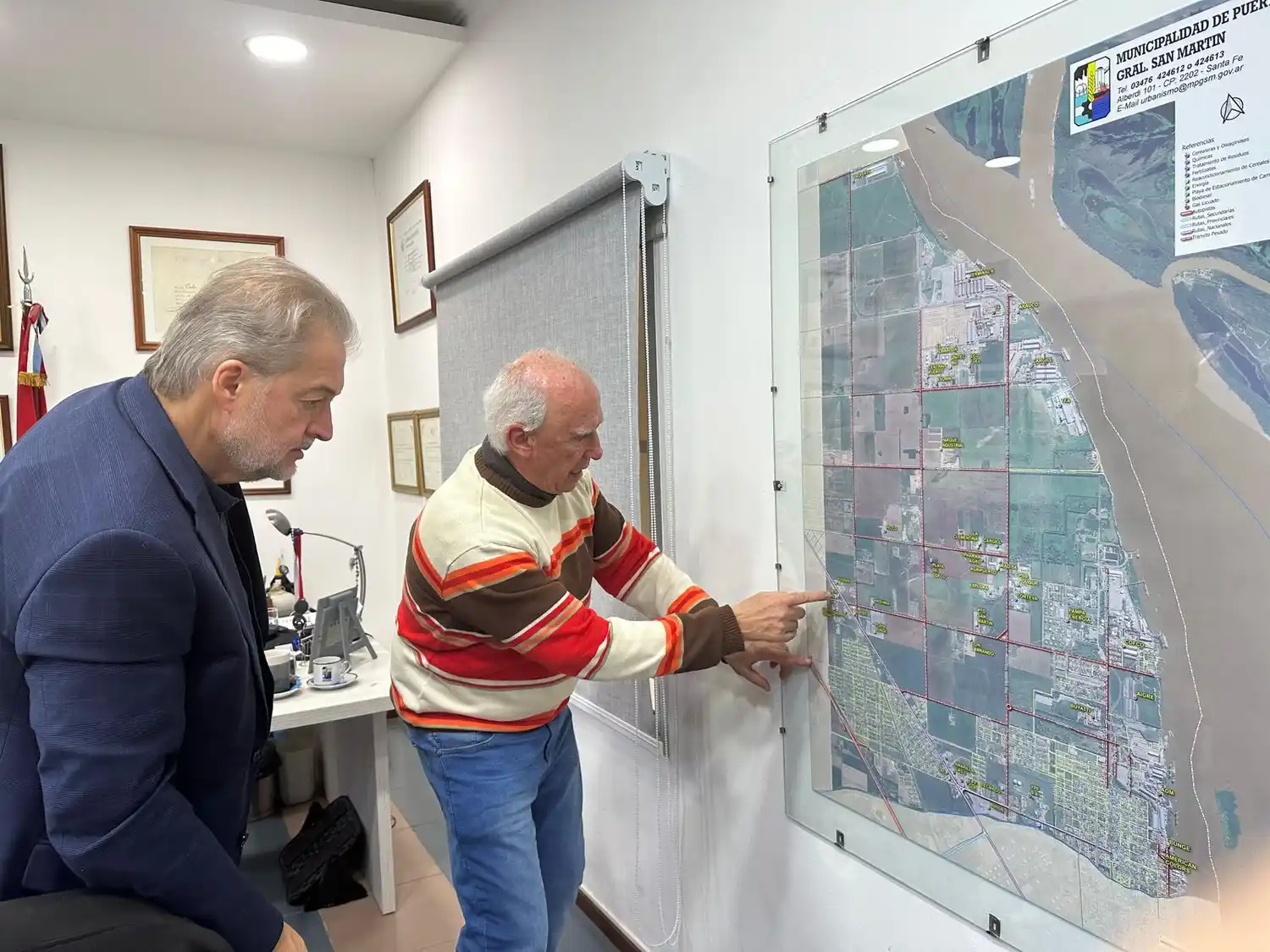 Mirabella junto a De Grandis, en Puerto General San Martín. Foto: Gentileza