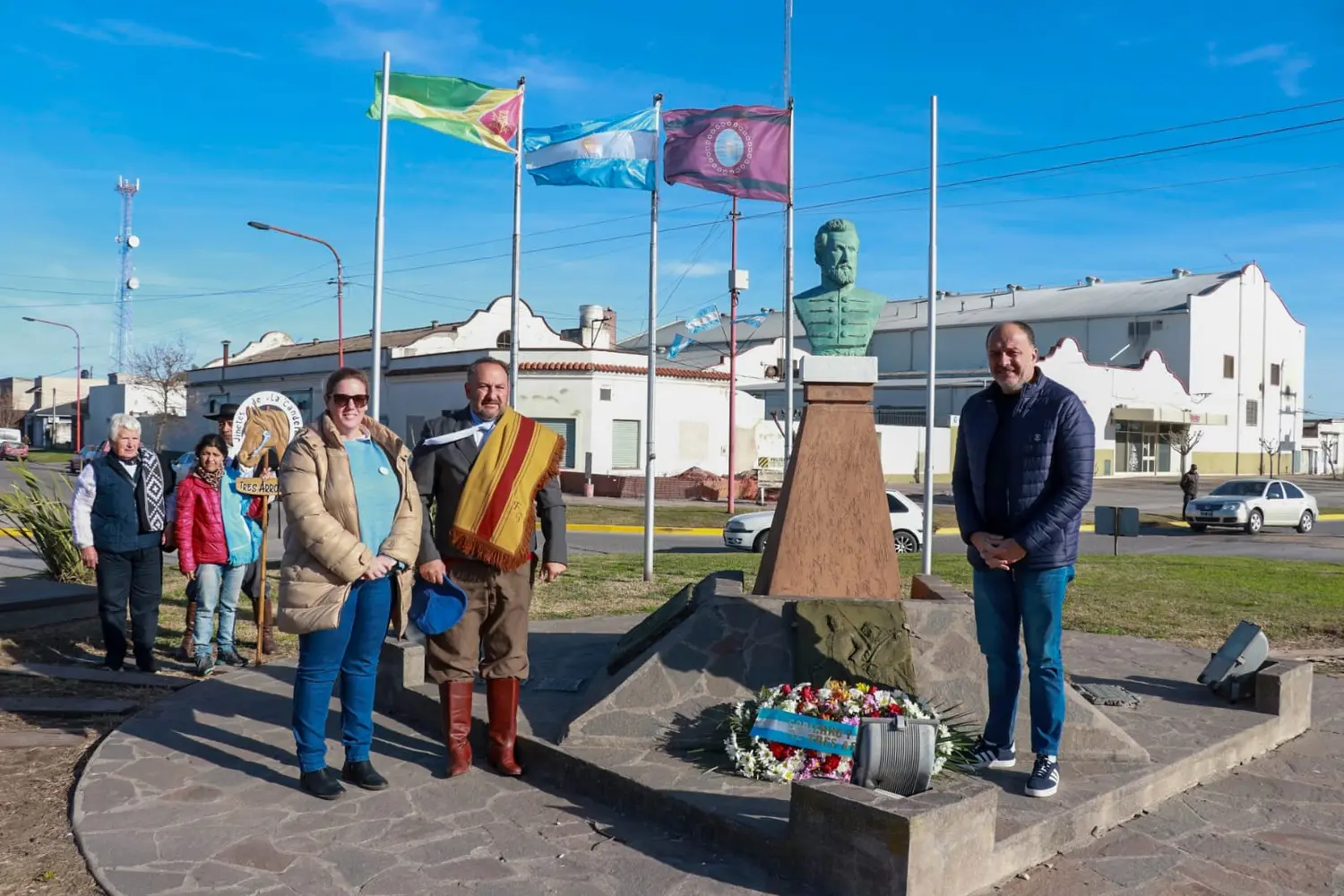 Ofrenda Floral en el busto de Martín Miguel de Güemes