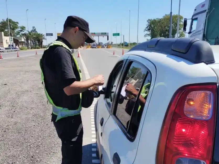 Se controlaron más de 8 mil vehículos en las rutas santafesinas durante el fin de semana largo.
