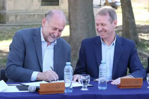 Perotti entregó aportes para pavimentación en Sunchales: “Va a generar más desarrollo en el sector”