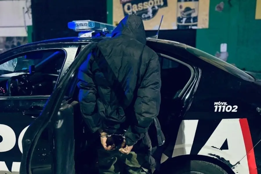 Cuatro detenidos tras un intento de evasión a un control policial que terminó con una agente herida en zona noroeste