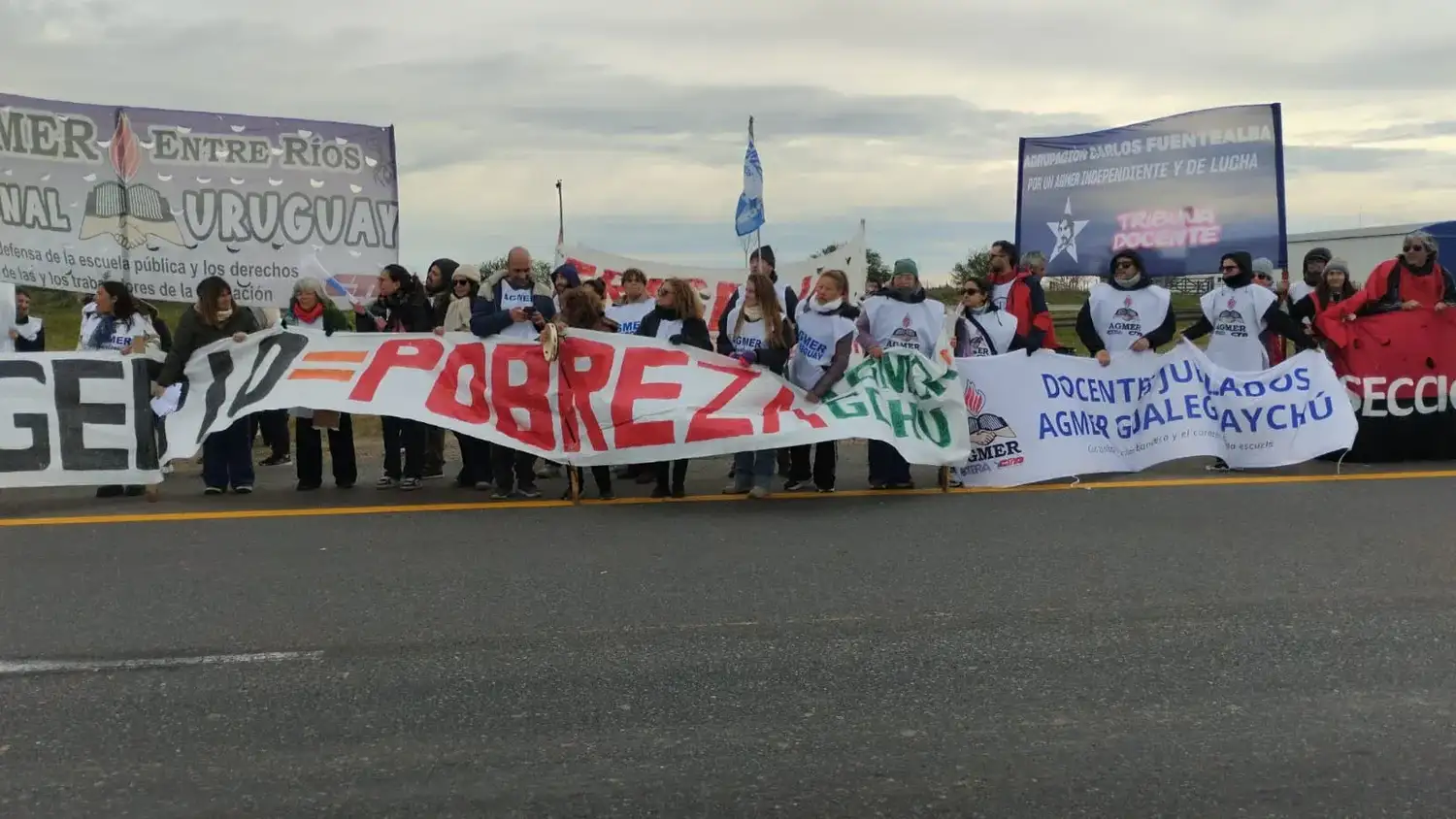 Los gremios volantearon en las rutas “contra la reforma previsional y el ajuste salarial”