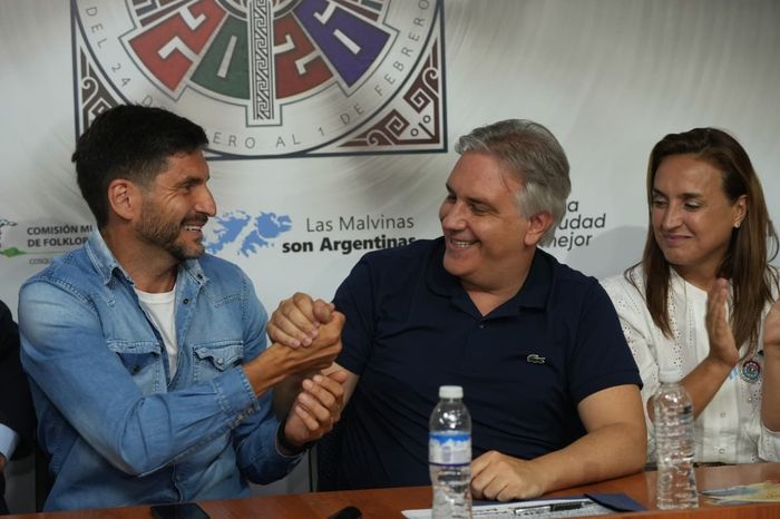 Pullaro y Llaryora en Cosnquín