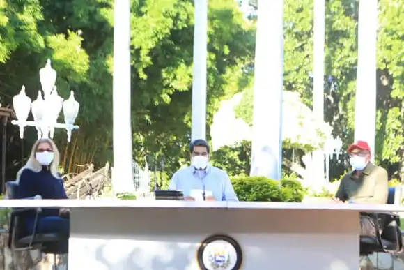 Casos de COVID-19 aumentan en Venezuela pero Maduro «emparejará» la flexibilización