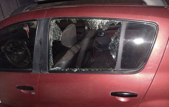 Le rompió el auto a su pareja, fue arrestada y más tarde quedó en libertad