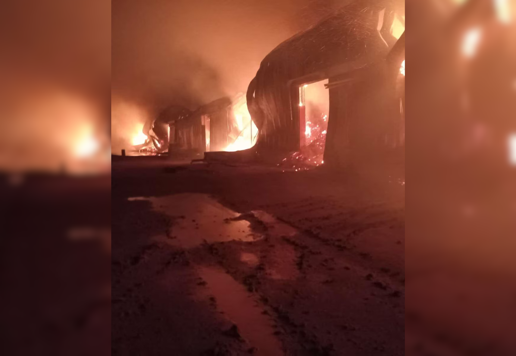 Corrientes: se incendió un galpón de yerba Playadito