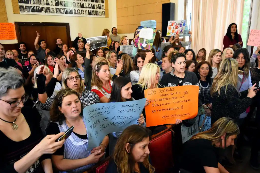 Mar del Plata: Docentes municipales le advierten a Montenegro que esperan "cumpla su palabra"