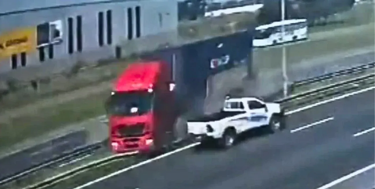 Video impactante: así fue el choque fatal entre camiones y autos en la Ruta 9
