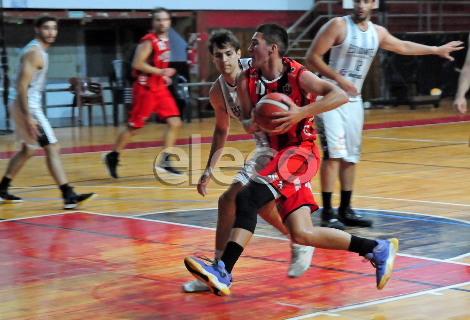 Pedone Diez fue el goleador de Independiente.