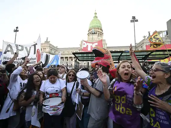 El Senado rechazó los vetos a la emergencia en pediatría y al financiamiento universitario