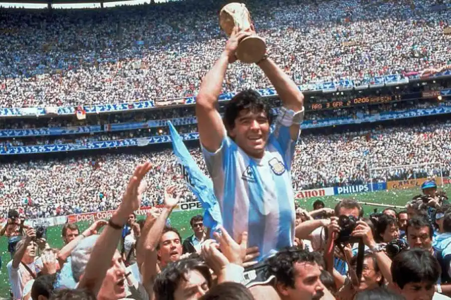 Subastarán la camiseta con la que Diego Maradona levantó la copa del mundo: ¿cuánto esperan recaudar?
