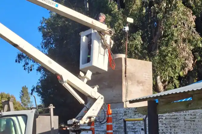 Instalaron una cámara en Lomas Altas para controlar el arrojo de residuos en la vía pública