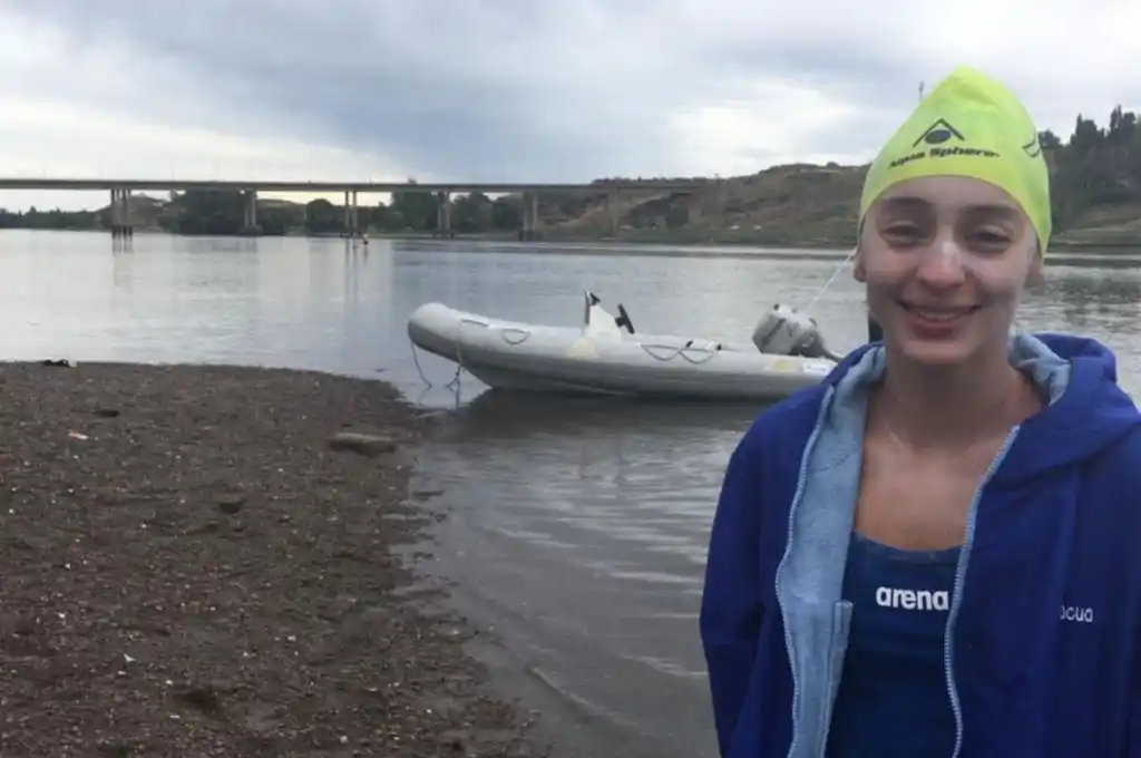 Increíble: nadó más de 114 kilómetros en el río Negro
