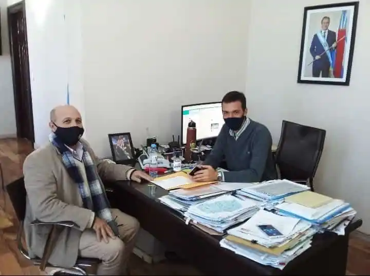 Obras y proyectos trató Menescardi en la gobernación