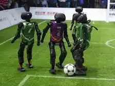 Robots en la cancha: China celebró el primer torneo oficial de fútbol humanoide