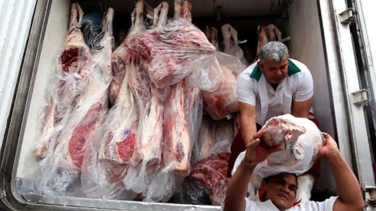 Los carniceros ya no podrán descargar las media reses sobre sus espaldas