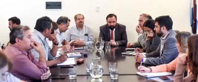 El gobierno continua el dialogo con los estatales para acordar un aumento salarial
