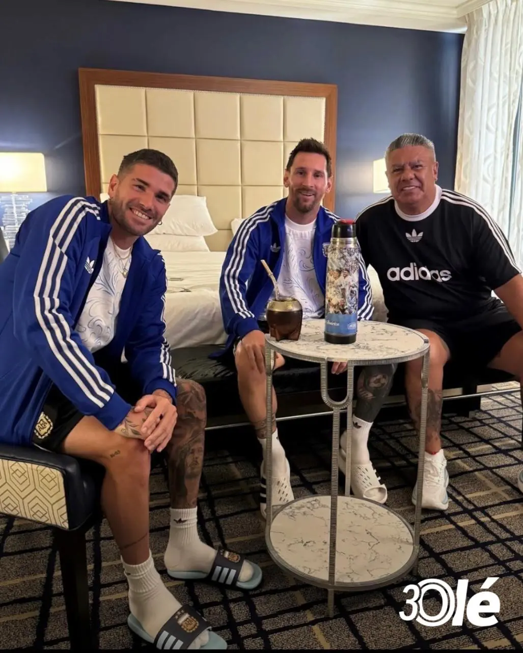 Tapia, Messi y una foto que interpela mucho más que al fútbol